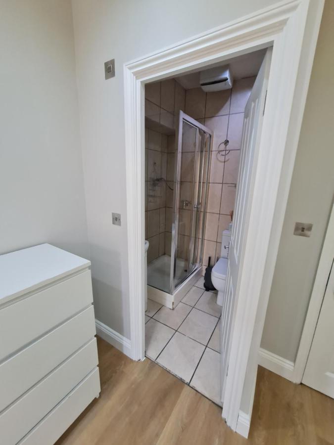 Lovely En-Suite Bedroom R7 London Ngoại thất bức ảnh