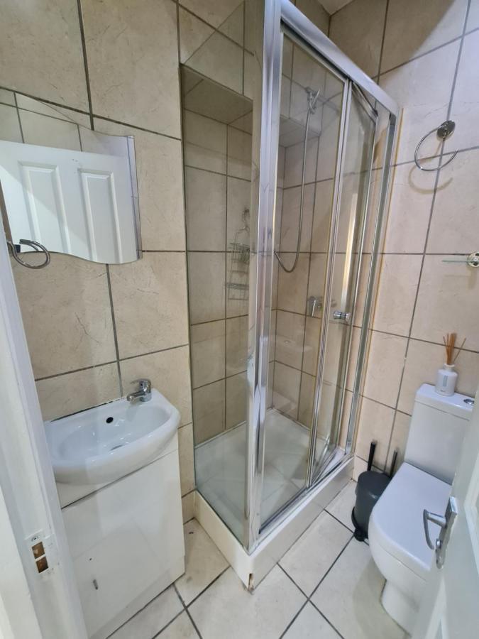 Lovely En-Suite Bedroom R7 London Ngoại thất bức ảnh